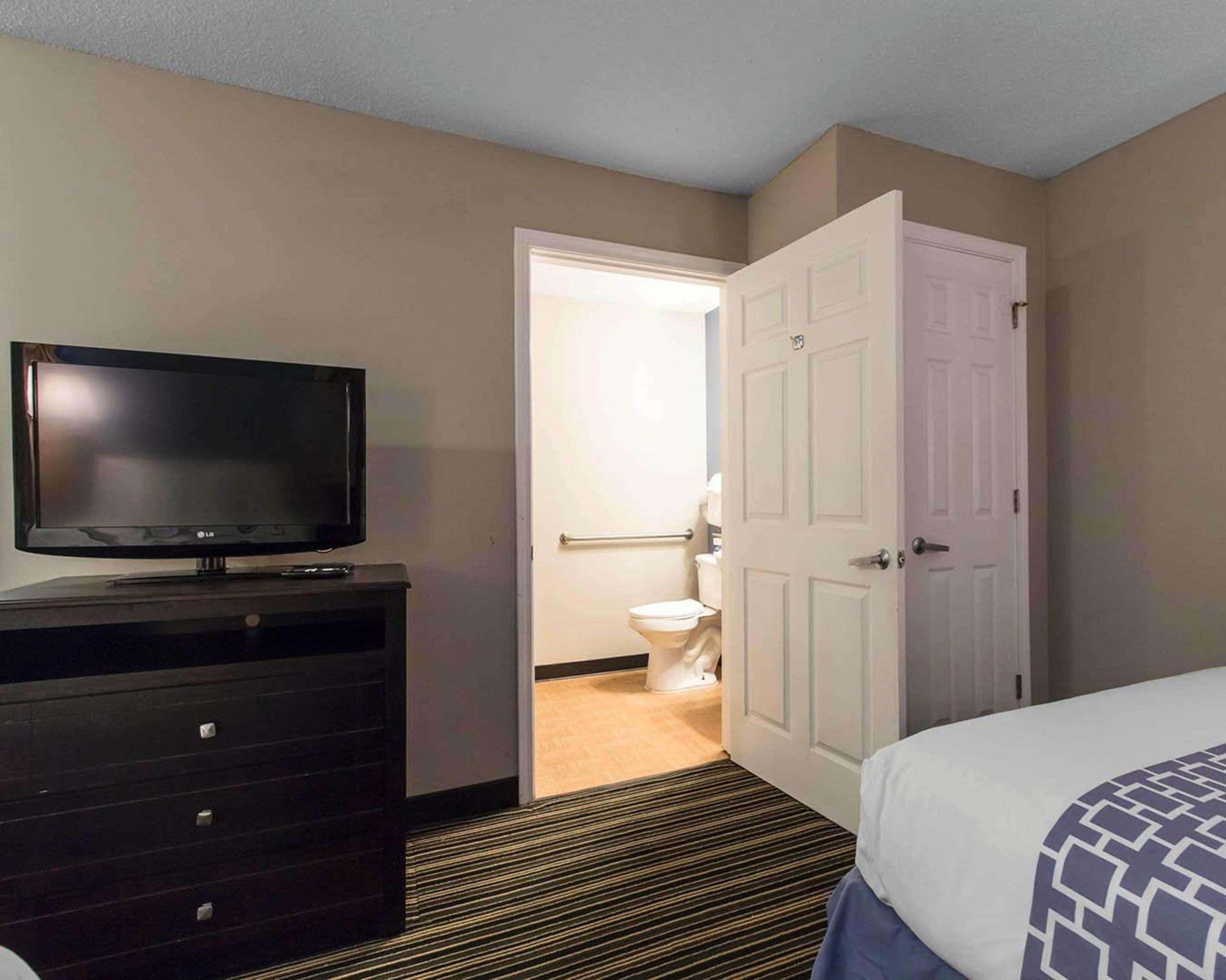 Suburban Extended Stay Hotel Naval Base Area Warrington Zewnętrze zdjęcie